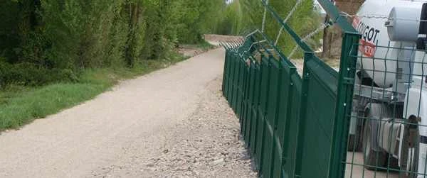Grille rigide avec bas volet superieur